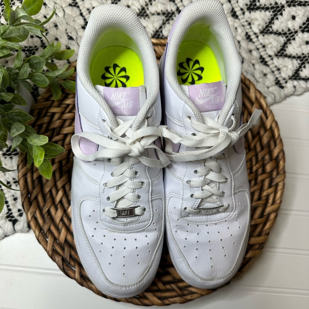 NIKE Lavender Air Force 1 - Picture 9 of 10